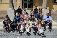 Ferienbetreuung 2023 - Gruppenbild mit Landrat Schwarz